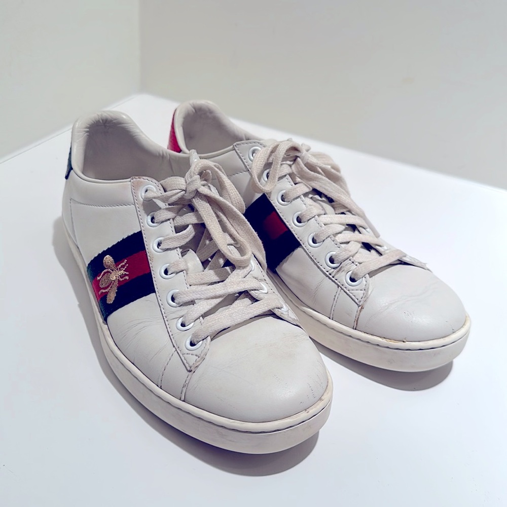 Women's Ace sneaker with bee 🐝- Excellent condition | Could use a wash